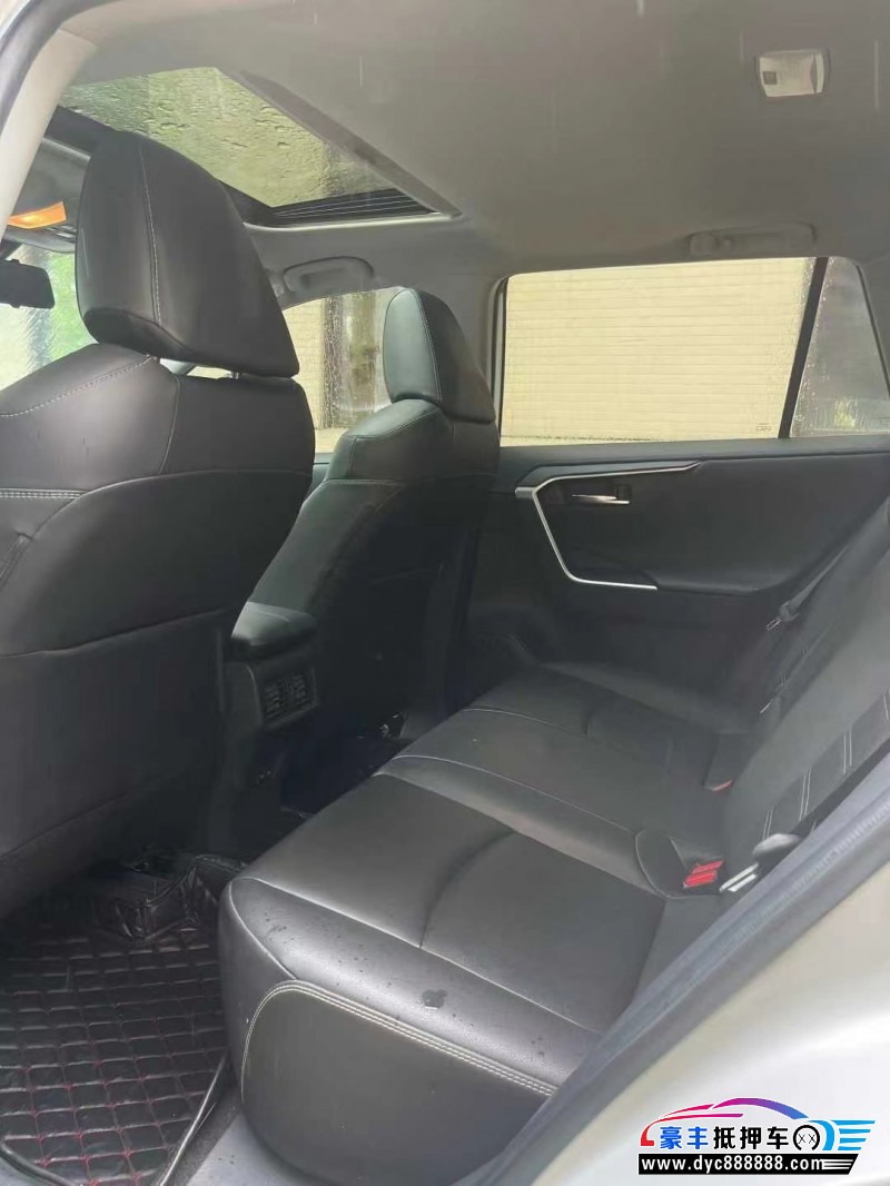 21年丰田RAV4轿车抵押车出售