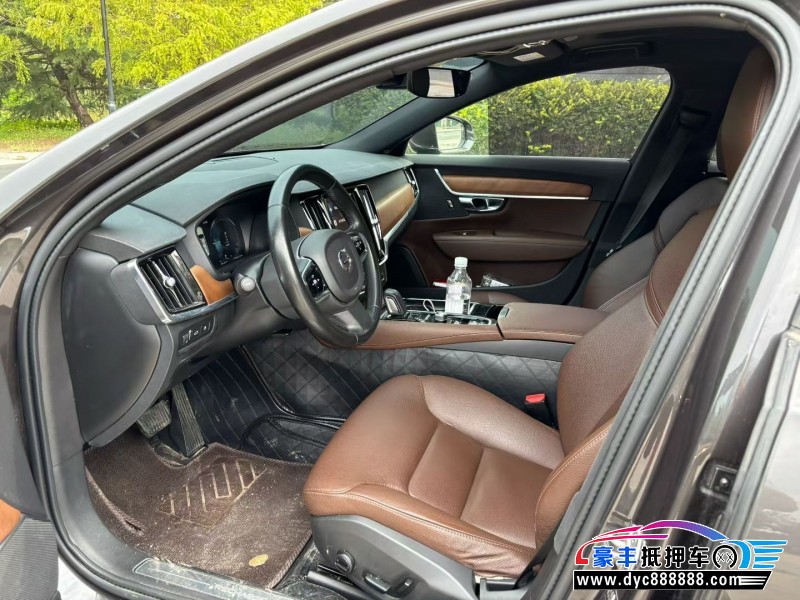 21年沃尔沃S90轿车抵押车出售