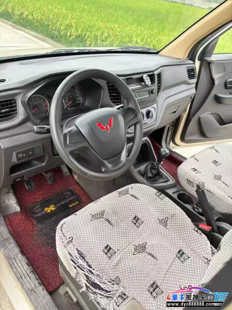 22年五菱汽车五菱宏光轿车抵押车出售