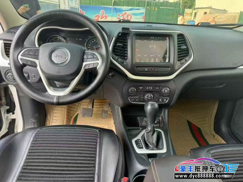 20年Jeep自由光轿车抵押车出售