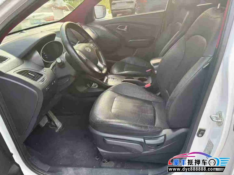 13年现代ix35轿车抵押车出售