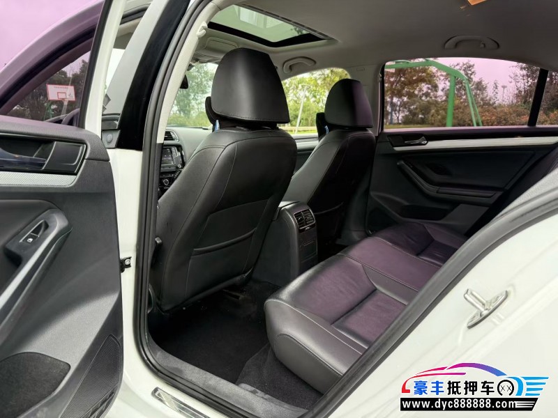 16年大众速腾轿车抵押车出售