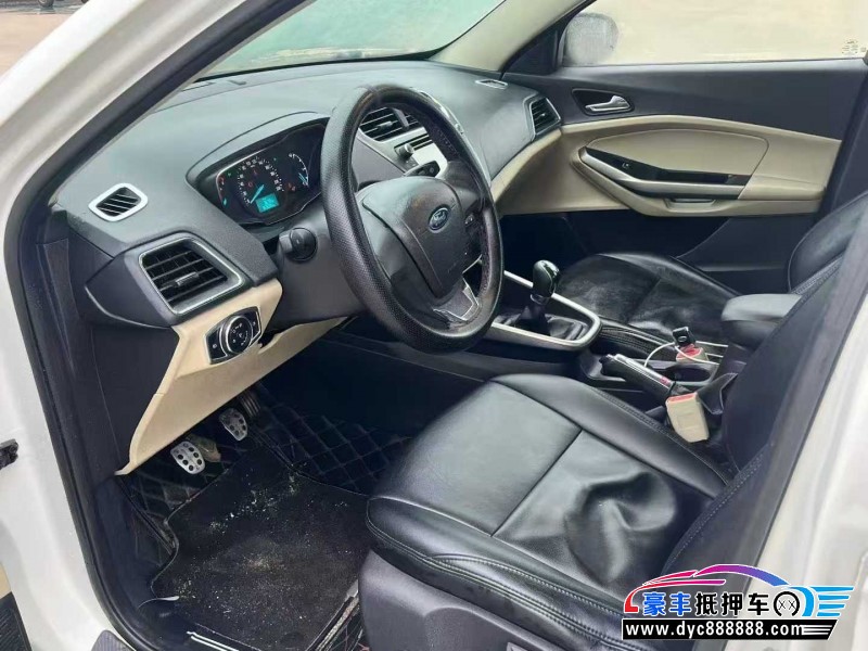 17年福特福睿斯轿车抵押车出售