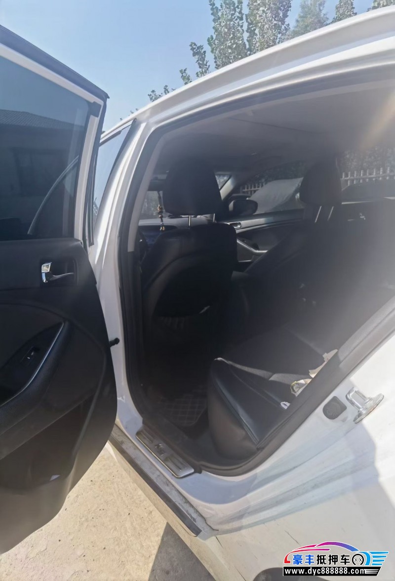 15年起亚K5轿车抵押车出售