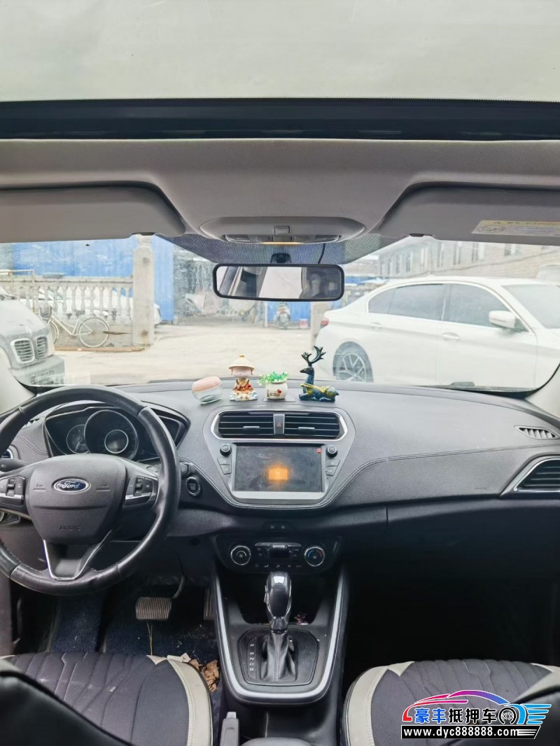 20年福特福睿斯轿车抵押车出售