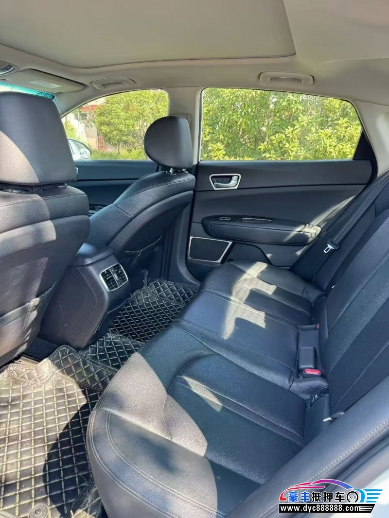 16年起亚K5轿车抵押车出售