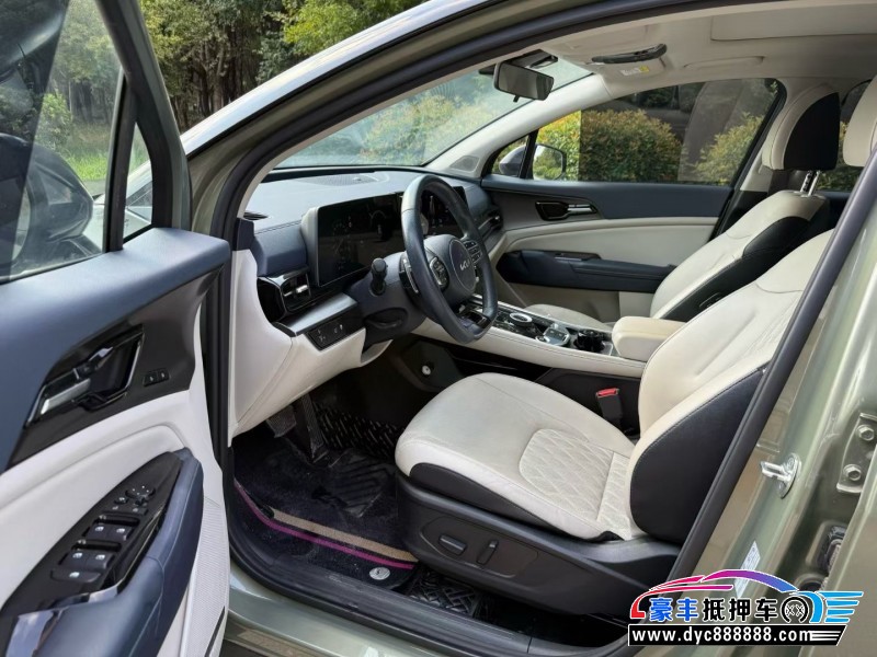 22年起亚狮铂拓界轿车抵押车出售