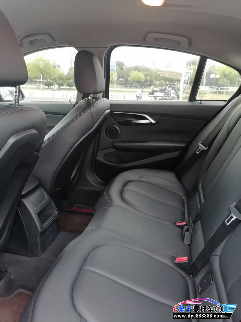 19年宝马1系轿车抵押车出售