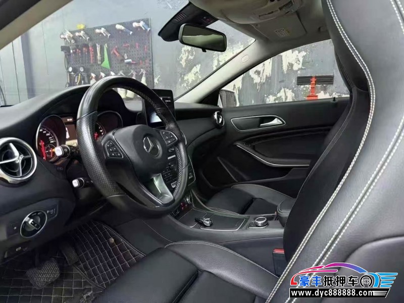 19年奔驰GLA轿车抵押车出售