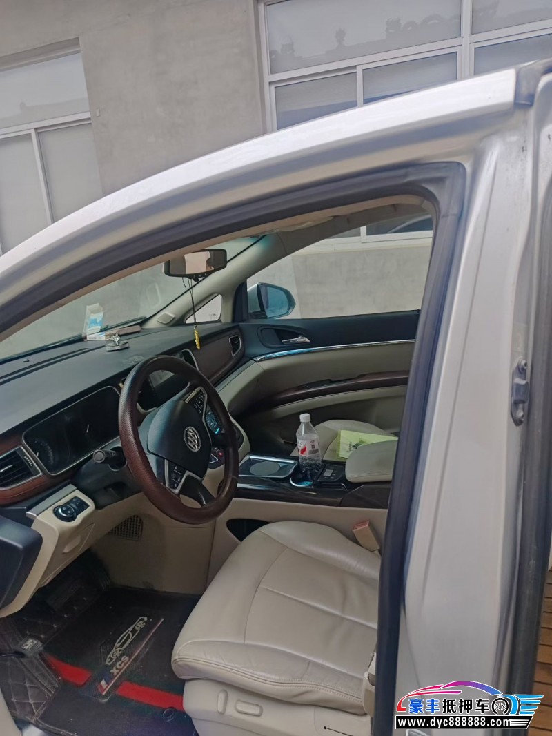 15年别克GL8轿车抵押车出售