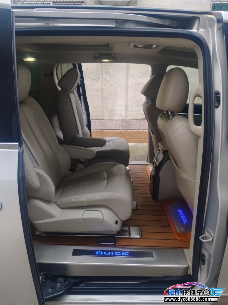 15年别克GL8轿车抵押车出售