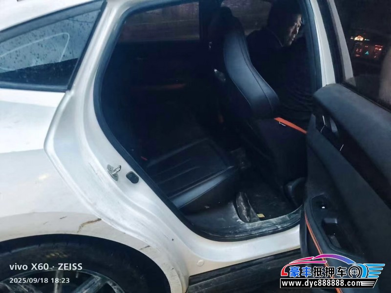 23年长安长安UNI轿车抵押车出售