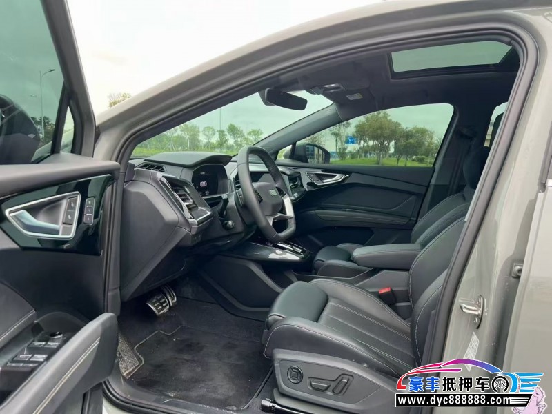 25年奥迪Q4轿车抵押车出售