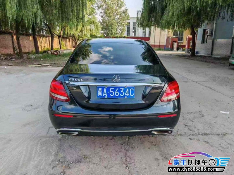 17年奔驰E轿车抵押车出售