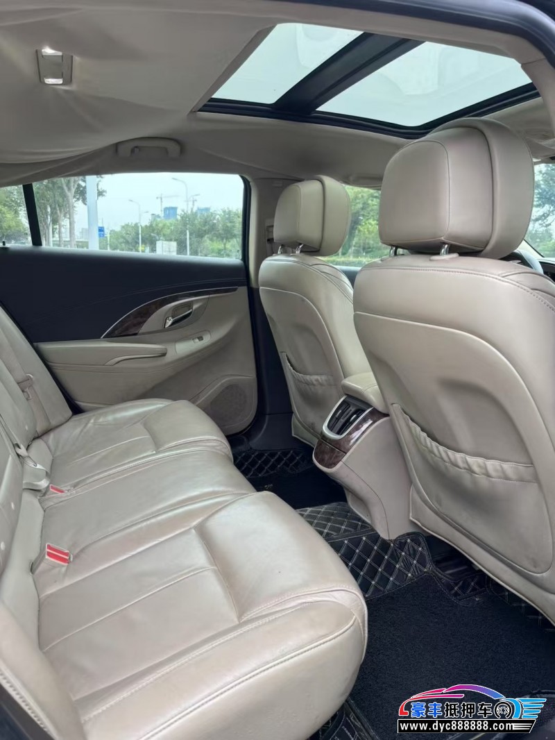 15年别克君越轿车抵押车出售