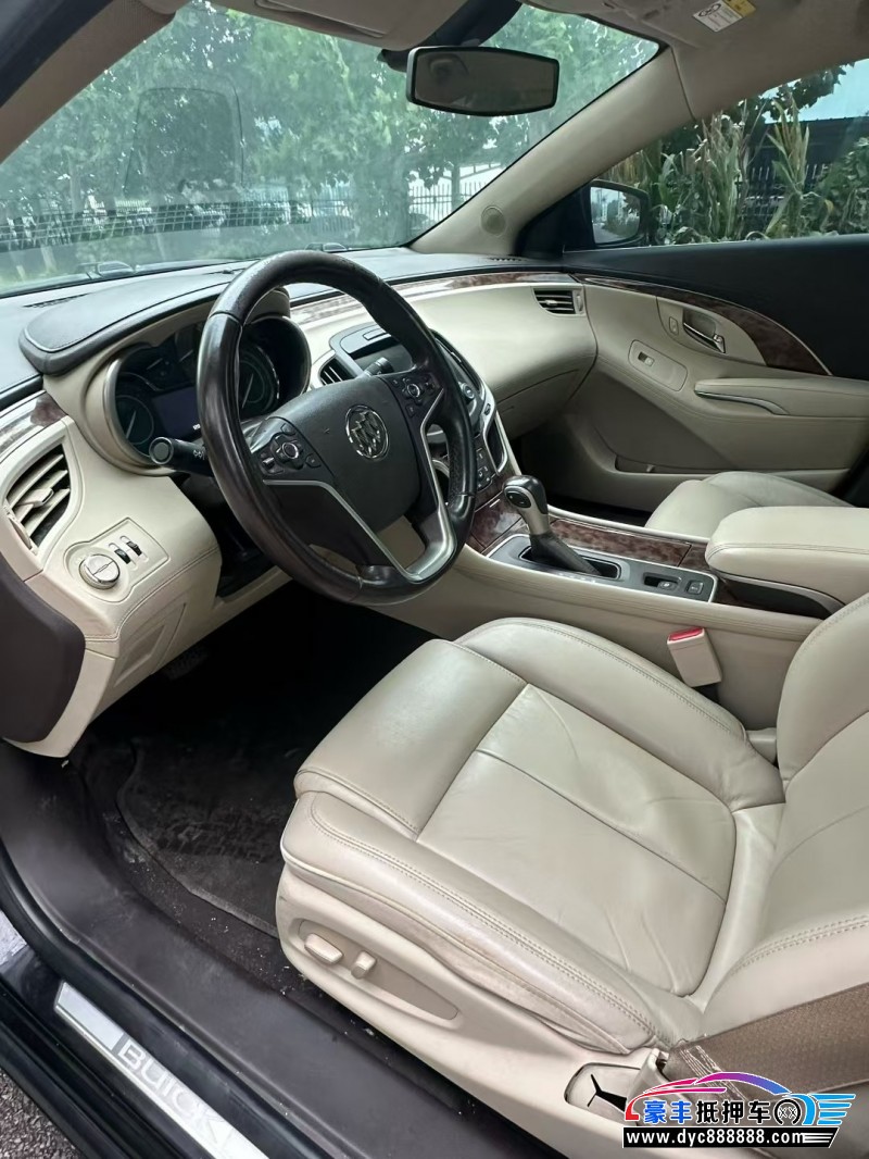 15年别克君越轿车抵押车出售