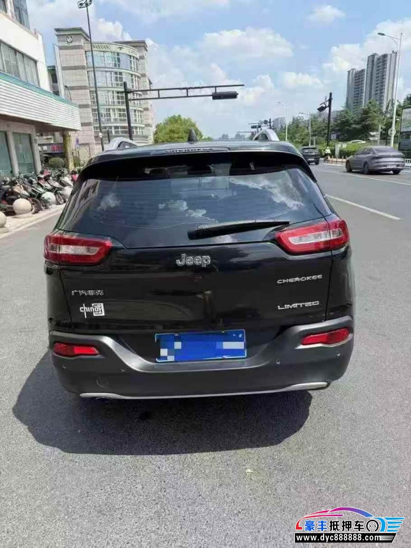 17年Jeep自由光轿车抵押车出售