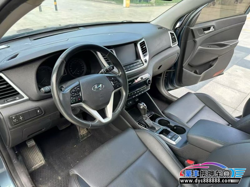 17年现代途胜轿车抵押车出售