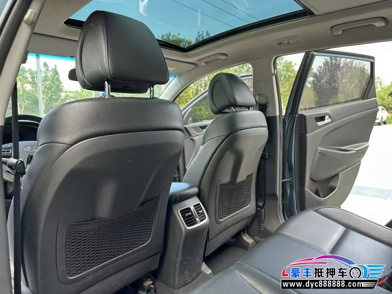 17年现代途胜轿车抵押车出售