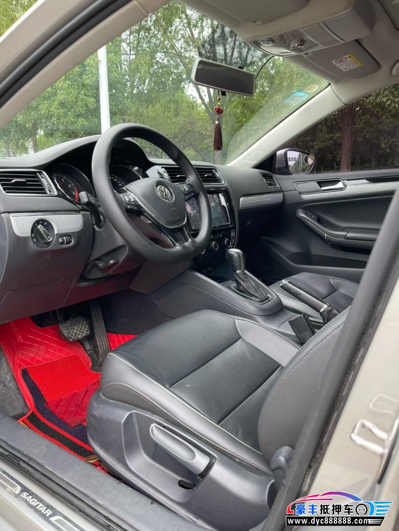 17年大众速腾轿车抵押车出售