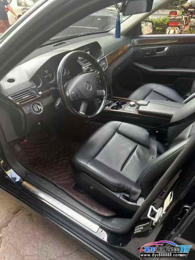 13年奔驰E轿车抵押车出售