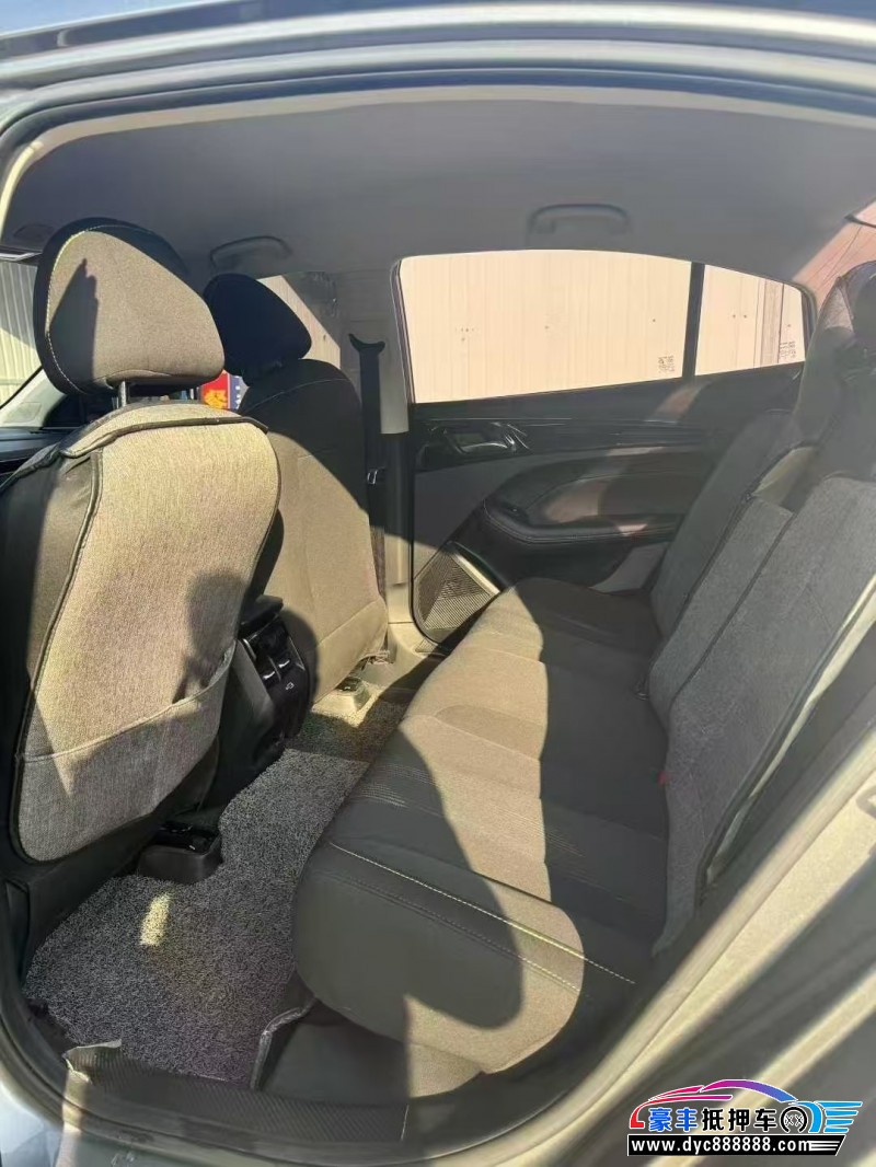 22年荣威i5轿车抵押车出售