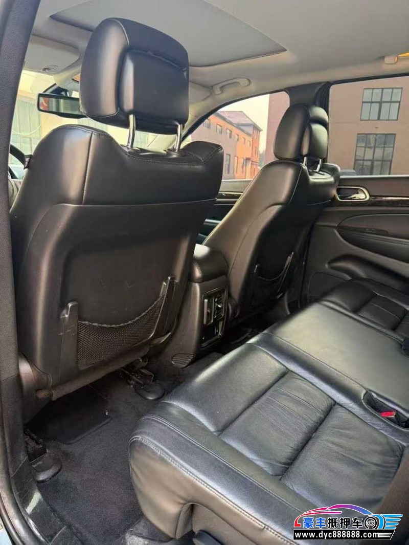 13年Jeep大切诺基轿车抵押车出售