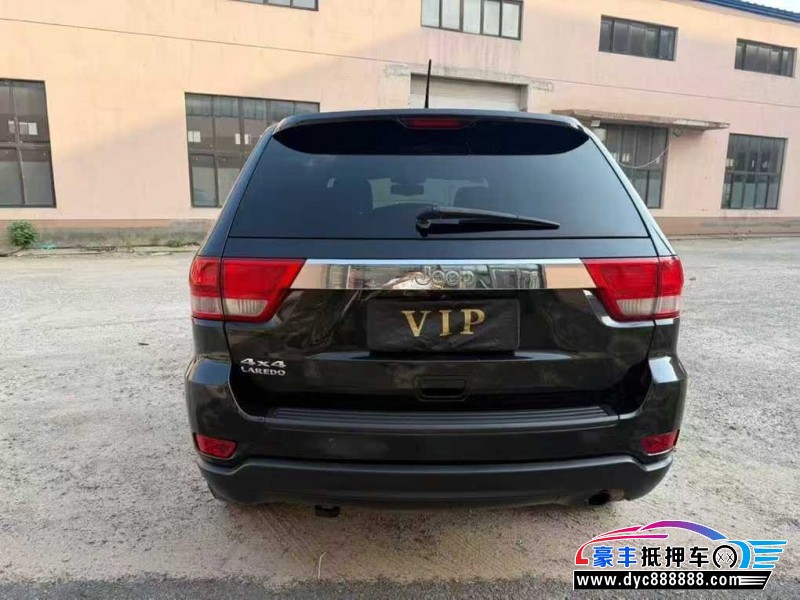 13年Jeep大切诺基轿车抵押车出售