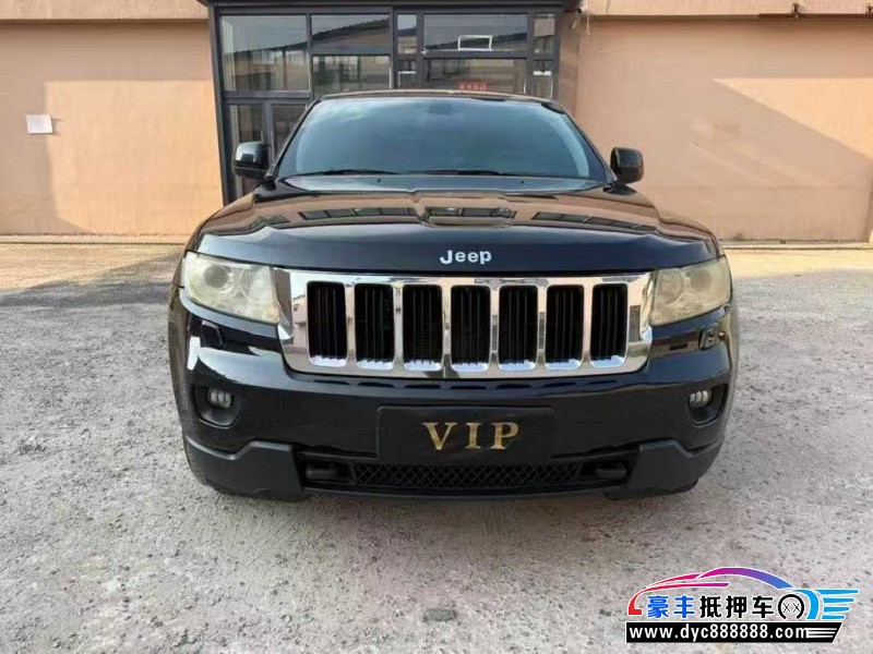 13年Jeep大切诺基轿车抵押车出售