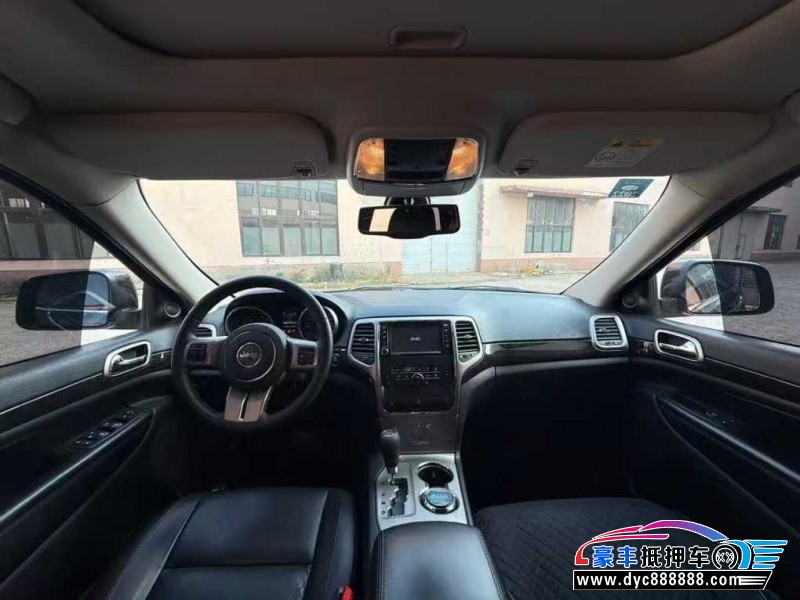 13年Jeep大切诺基轿车抵押车出售