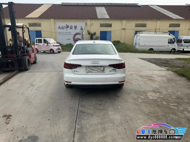 17年奥迪A4L轿车抵押车出售