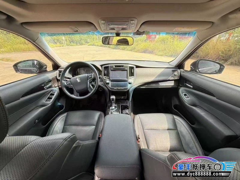 18年丰田皇冠轿车抵押车出售