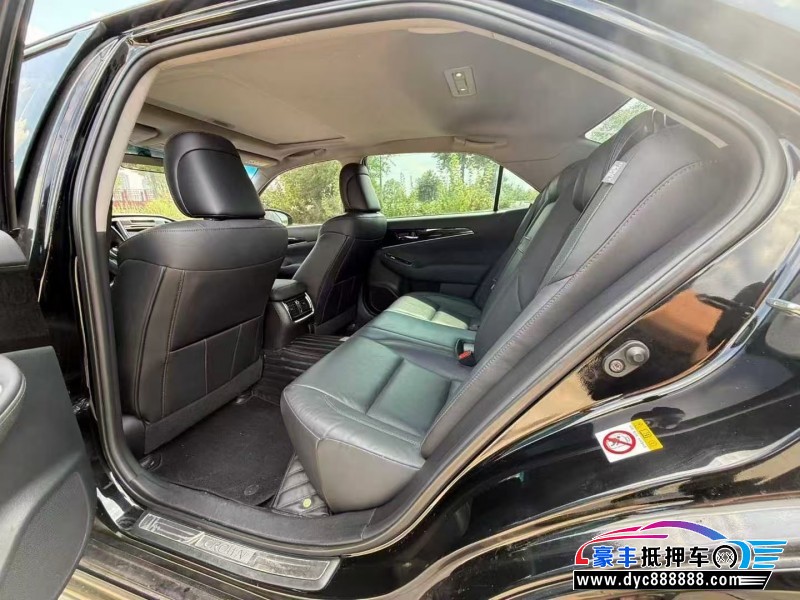 18年丰田皇冠轿车抵押车出售