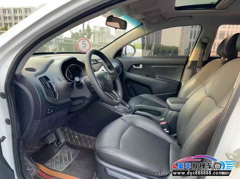 17年起亚智跑轿车抵押车出售