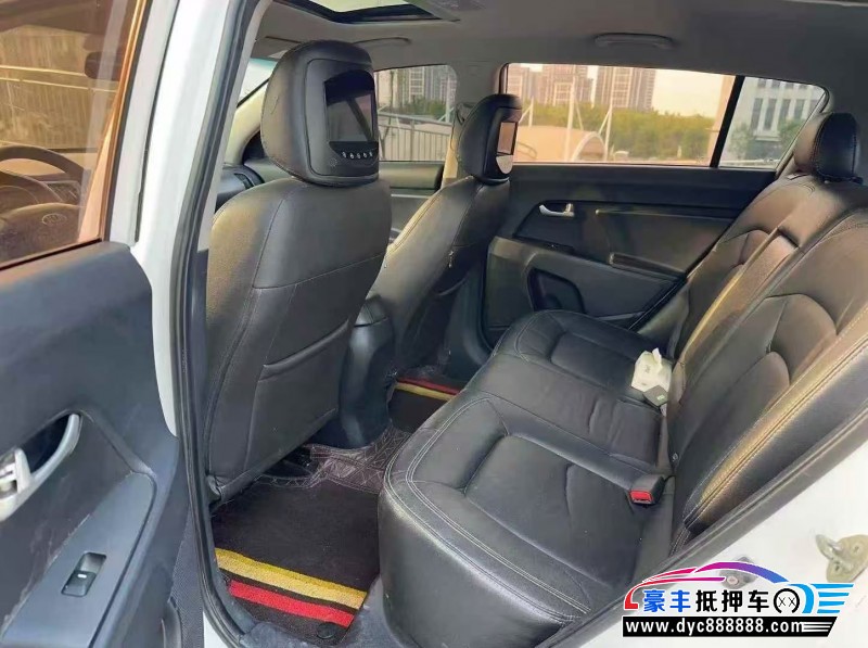 17年起亚智跑轿车抵押车出售