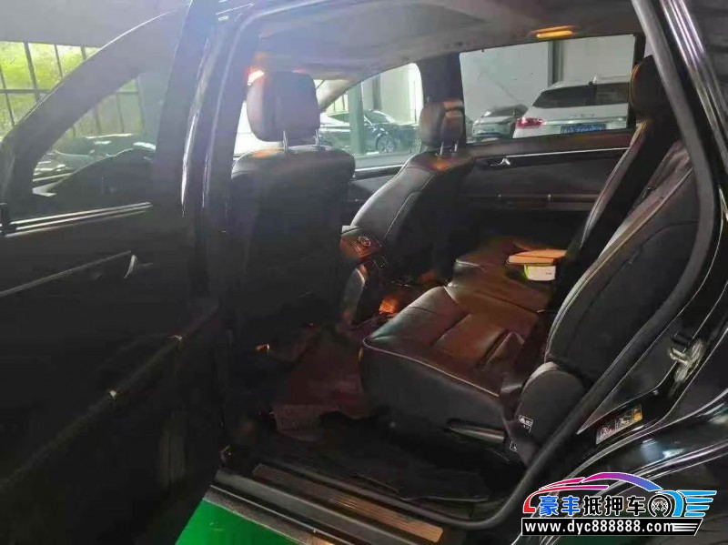 18年奔驰R轿车抵押车出售