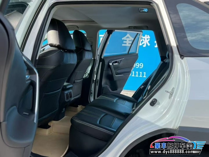 22年丰田RAV4轿车抵押车出售