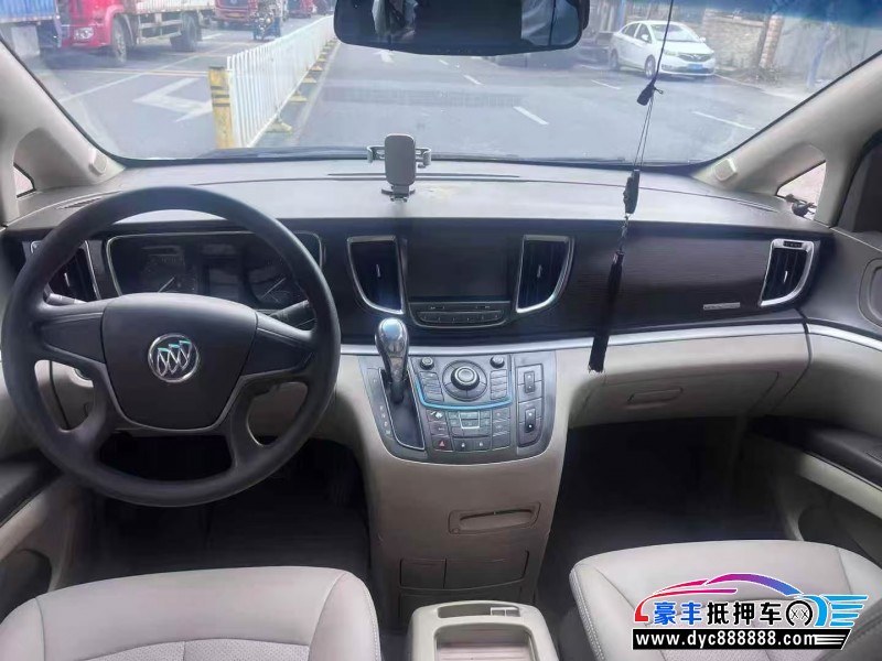 11年别克GL8轿车抵押车出售