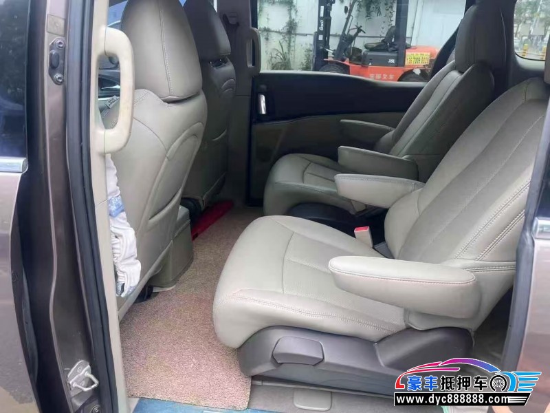 11年别克GL8轿车抵押车出售