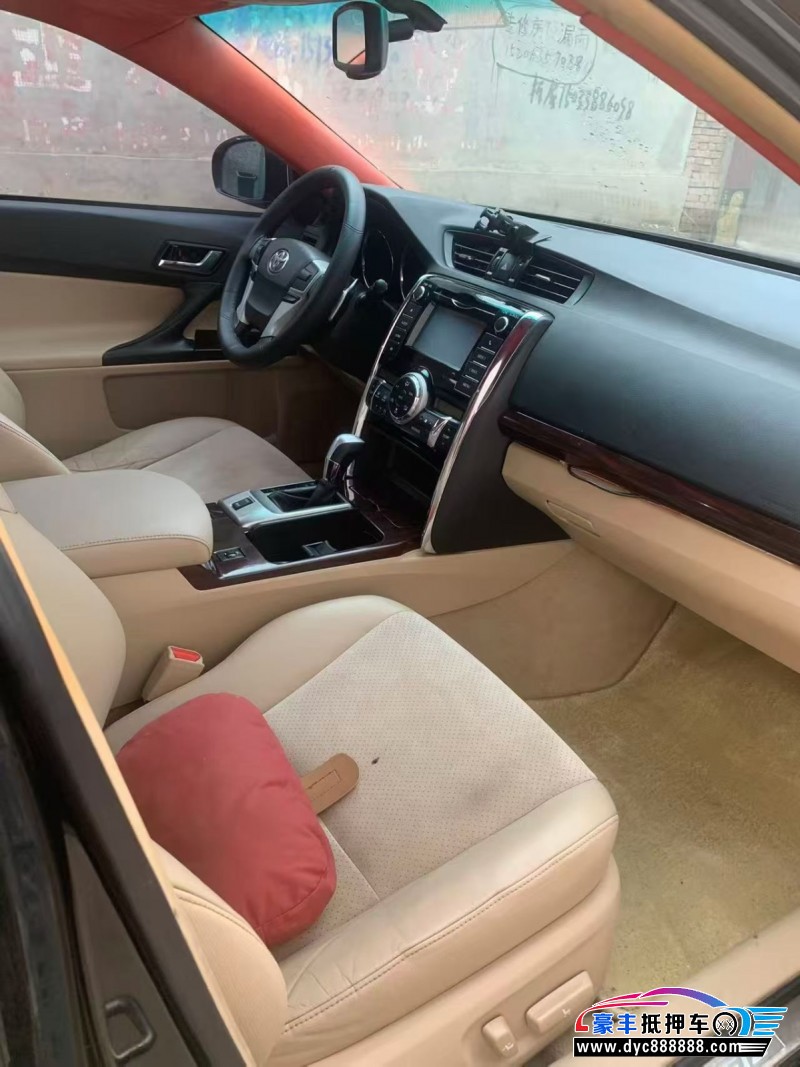 13年丰田锐志轿车抵押车出售