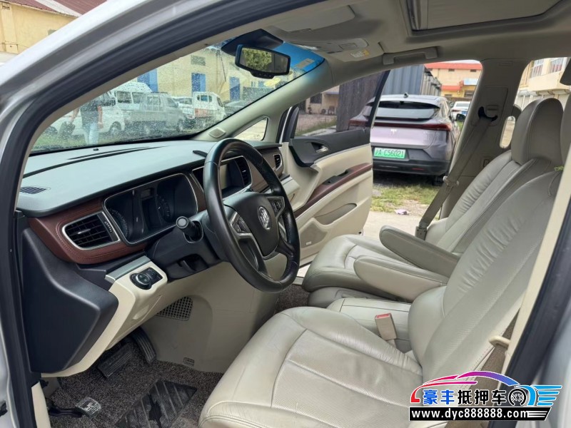 17年别克GL8轿车抵押车出售