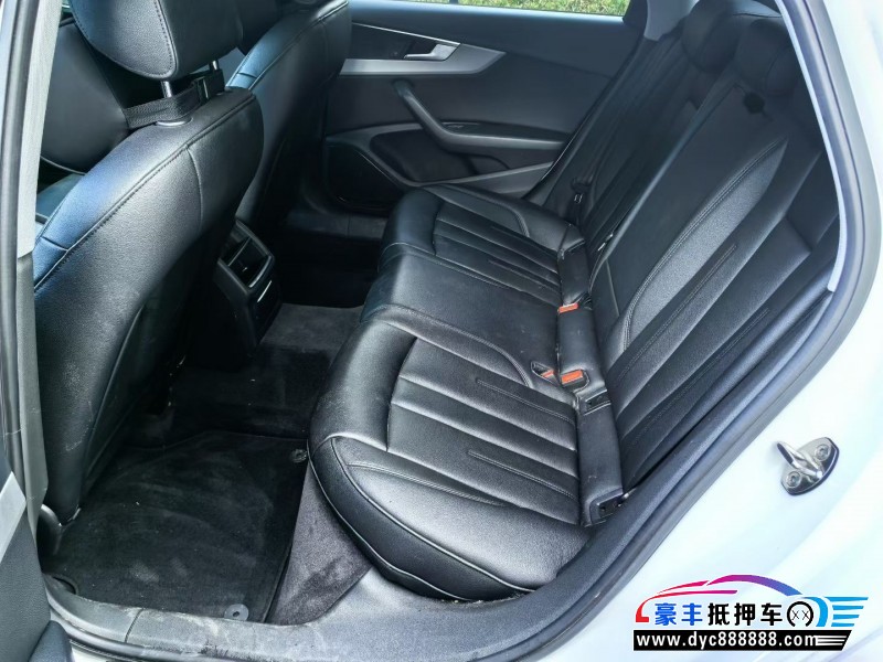 19年奥迪A4L轿车抵押车出售