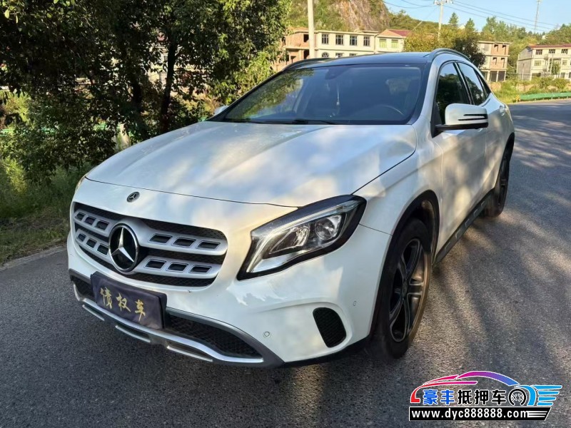 18年奔驰GLA轿车抵押车出售