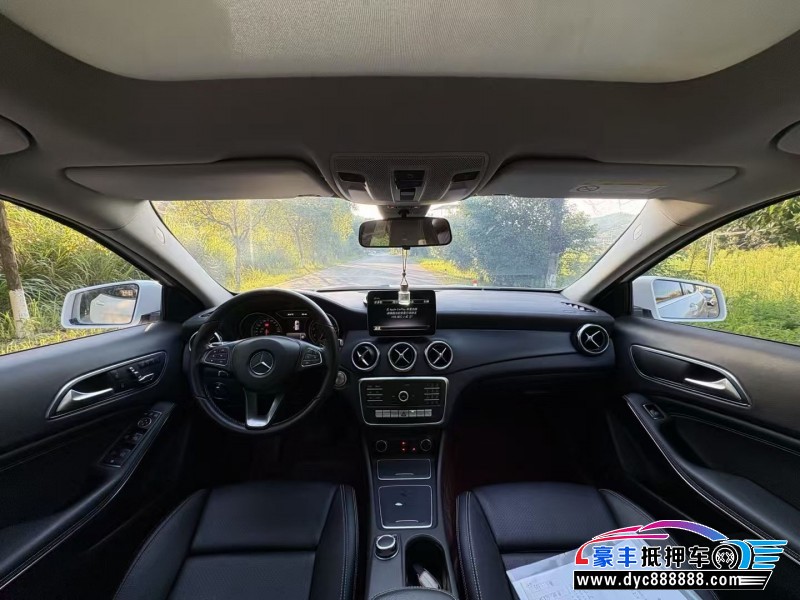 18年奔驰GLA轿车抵押车出售