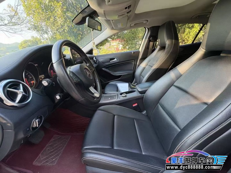 18年奔驰GLA轿车抵押车出售