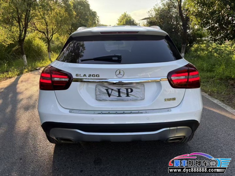 18年奔驰GLA轿车抵押车出售