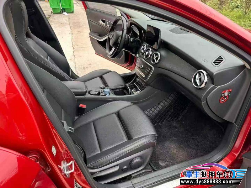 18年奔驰GLA轿车抵押车出售