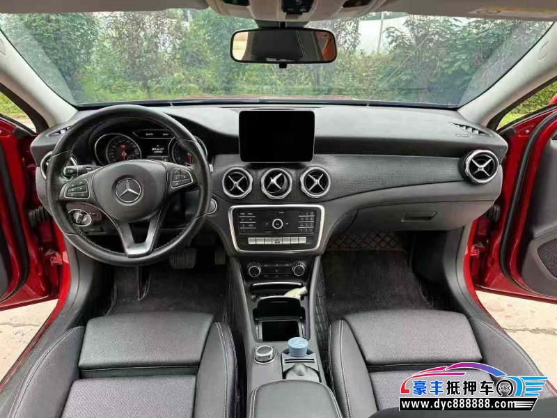 18年奔驰GLA轿车抵押车出售