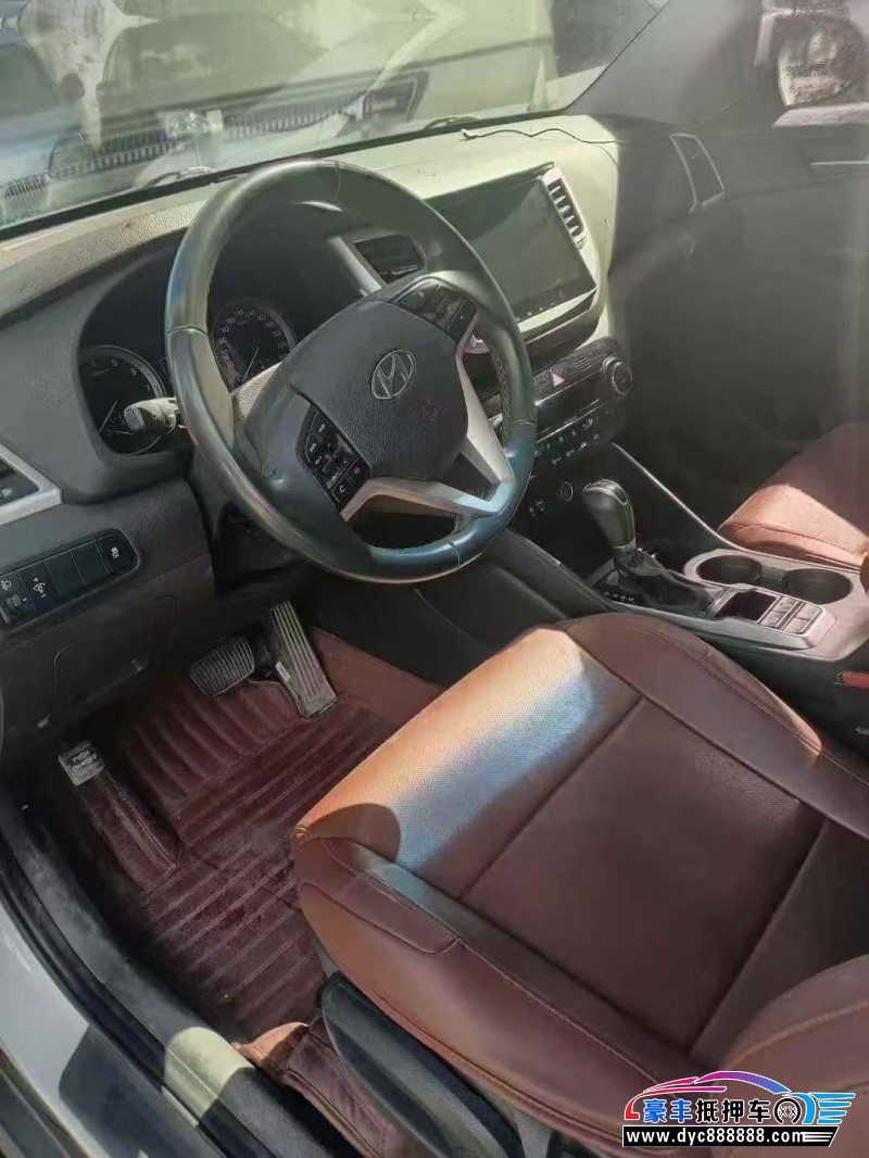 18年现代途胜轿车抵押车出售