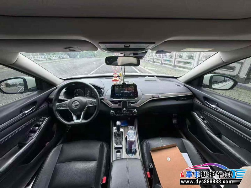 22年日产天籁轿车抵押车出售